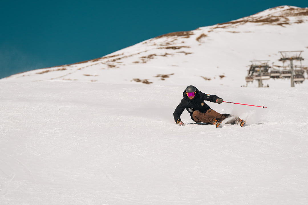 Carving Camp SKIIZI a Madonna di Campiglio: curva incisa sulla neve battuta